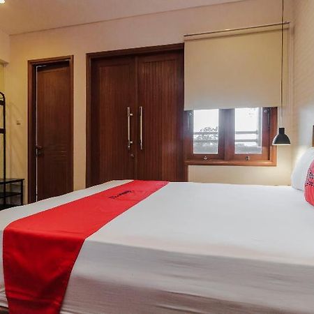 Reddoorz Plus @ Cbd Bintaro South Tangerang Exterior photo