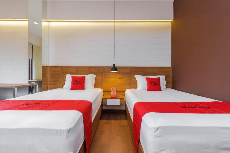 Reddoorz Plus @ Cbd Bintaro South Tangerang Exterior photo